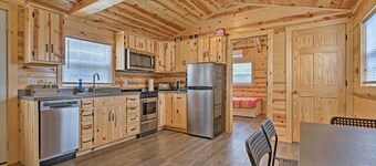 아늑한 비드웰 캐빈 w/ 데크: 산책로 & 개울 접근!