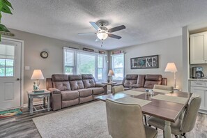 Cottage (3 Bedrooms) | Interior - Steps to Lake: Cheerful Camdenton Cottage! (Camdenton)