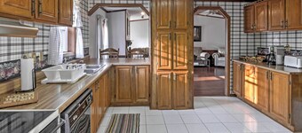 Captivating Cadiz Hideaway w/ Deck on Lake Barkley