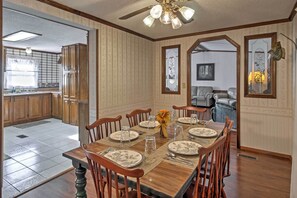 House (3 Bedrooms) | Interior
