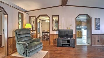 House (3 Bedrooms) | Interior