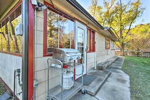 House (2 Bedrooms) | Interior - Victorian Gem! Steps to Dine, Shop & Hike (Carbondale)