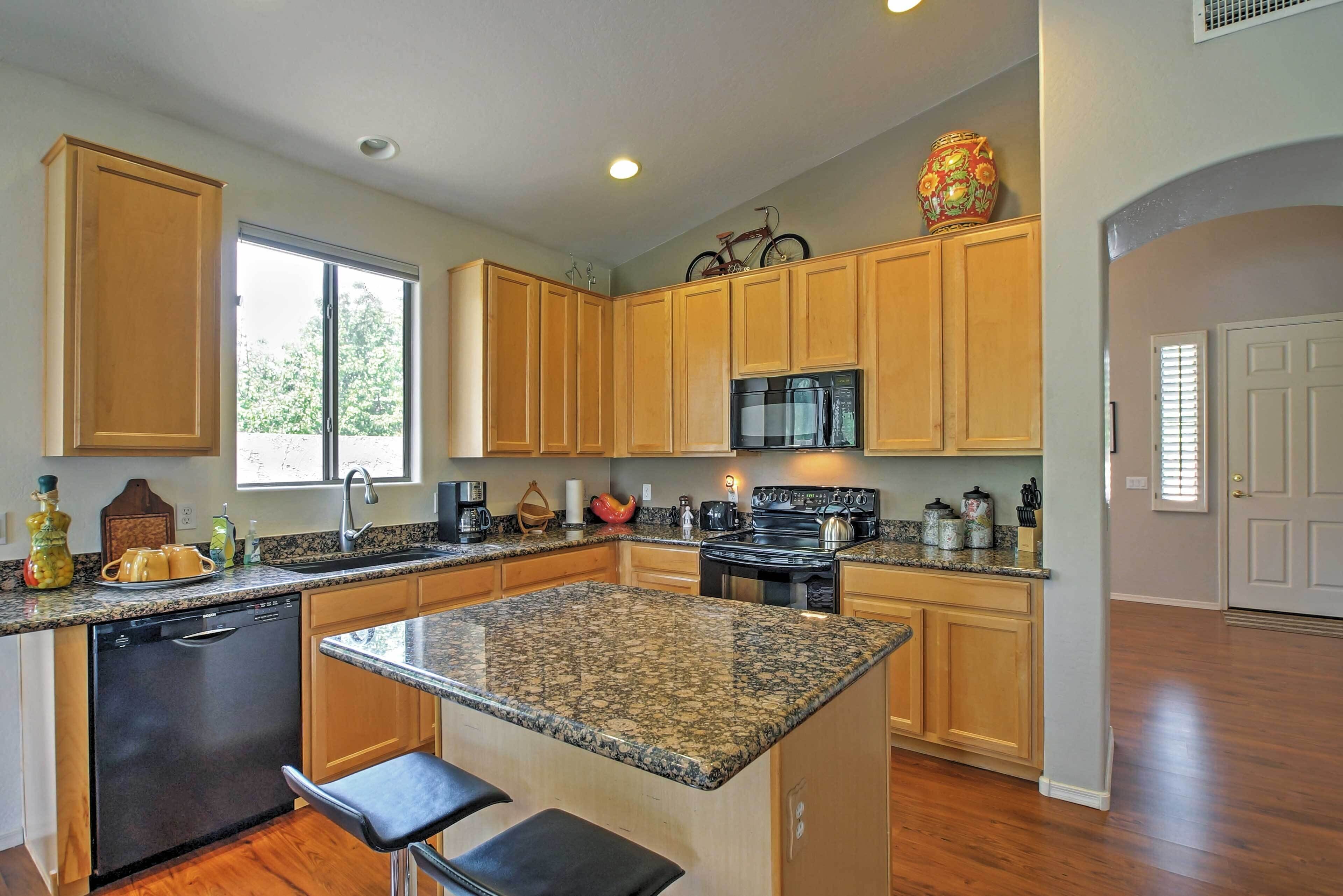 House (3 Bedrooms) | Private kitchen | Microwave, oven, stovetop, dishwasher