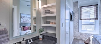 Sleek, Newly Updated Downtown San Marcos Apt!