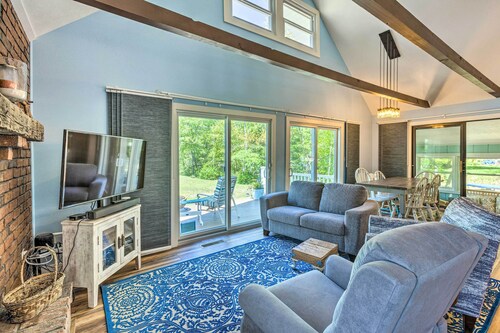 Breezy Silver Lake Getaway: Fishing Dock, Grill!