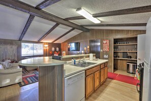 Microwave, oven, stovetop, dishwasher - Cozy Cabin Retreat w/ On-site Trail Access! (Flagstaff)