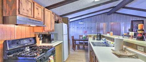 Rumah (5 Bedrooms) | Dapur pribadi | Microwave, oven, kompor, dan mesin pencuci piring