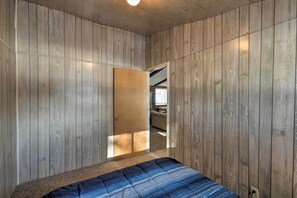 5 bedrooms, iron/ironing board, bed sheets - Cozy Cabin Retreat w/ On-site Trail Access! (Flagstaff)