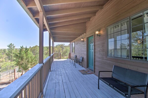House (2 Bedrooms) | Interior - Modern Show Low Retreat w/ Deck & Mtn Views! (Show Low)