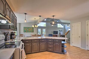 House (2 Bedrooms) | Private kitchen | Microwave, oven, stovetop, dishwasher