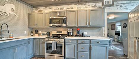 House (4 Bedrooms) | Interior