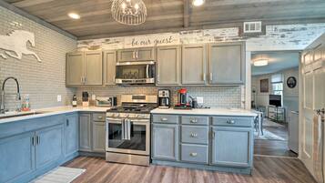 House (4 Bedrooms) | Interior