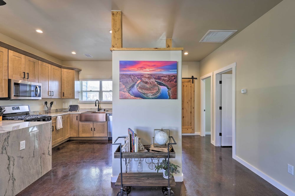 Modern Retreat: 3 Blocks to Dtwn Williams + Rte 66 - Williams, AZ