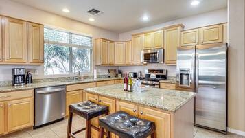 House (4 Bedrooms) | Interior