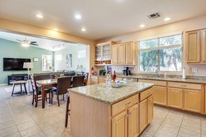 House (4 Bedrooms) | Interior