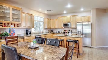 House (4 Bedrooms) | Interior
