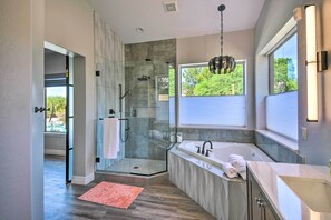 House (4 Bedrooms) | Interior - Putting Green: Golfer's Getaway in Scottsdale (Scottsdale)