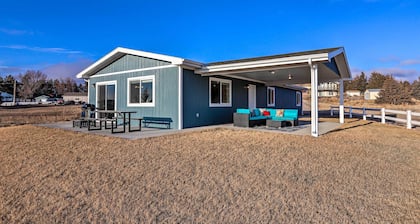 Lake Mcconaughy Getaway w/ Patio - Walk to Beach