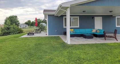 Lake Mcconaughy Getaway w/ Patio: Beachside Living