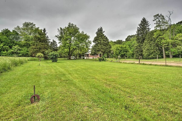 Cozy Family Home W/ Kayaks, Dock & Fire Pit! - West Virginia