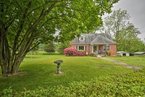 House (4 Bedrooms) | Interior - Cozy Family Home w/ Kayaks, Dock & Fire Pit! (Springfield)