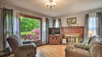 House (4 Bedrooms) | Front of property