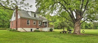 Cozy Family Home w/ Kayaks, Dock & Fire Pit!