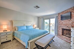 House (3 Bedrooms) | Interior - Waterfront Oxnard Escape w/ Kayaks & Dock! (Oxnard)