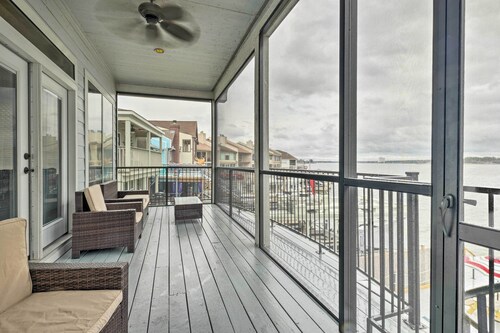 Waterfront Lake Conroe Getaway w/ Multiple Decks!