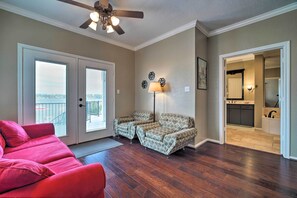 Apartment (4 Bedrooms) | Interior - Waterfront Lake Conroe Getaway w/ Multiple Decks! (Montgomery)