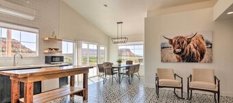 Modern Ranch House w/ Fire Pit & Valley Views