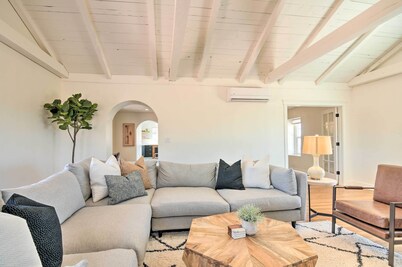 Modern Ranch House w/ Fire Pit & Valley Views