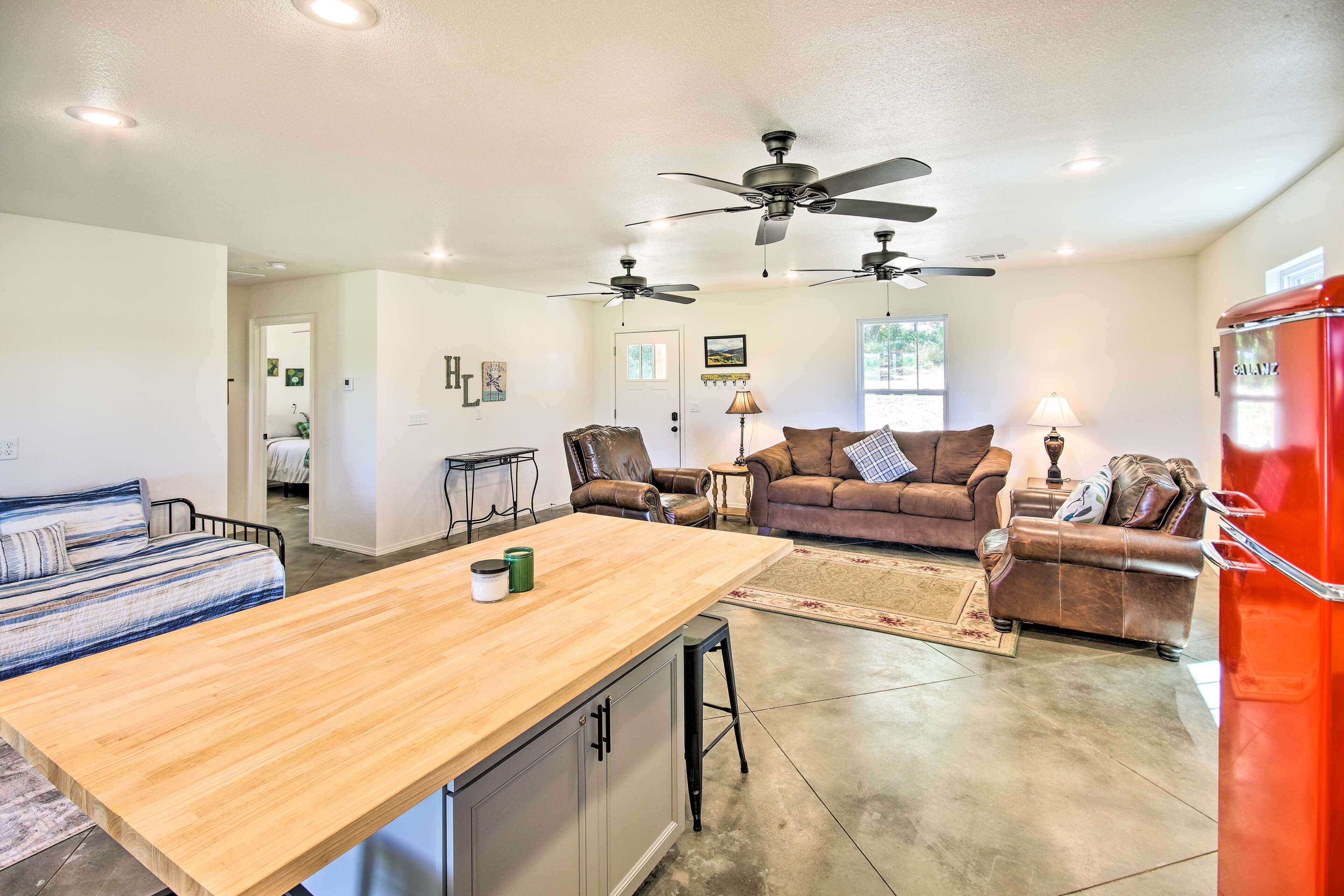 House (2 Bedrooms) | Interior