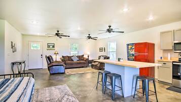 House (2 Bedrooms) | Interior