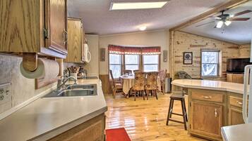 House (2 Bedrooms) | Interior