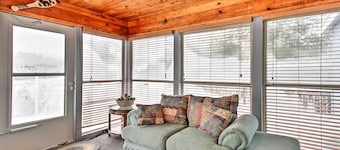 Cozy Crosby Cabin Near Serpent Lake + Main St