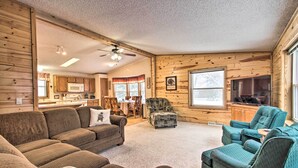A cozy cabin interior with a living room, kitchen, and dining area. - Cozy Crosby Cabin Near Serpent Lake + Main St (Crosby)