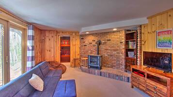 House (5 Bedrooms) | Interior