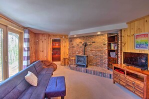 House (5 Bedrooms) | Interior