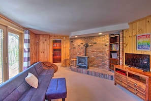 House (5 Bedrooms) | Interior
