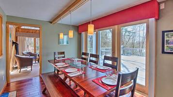 House (5 Bedrooms) | Interior