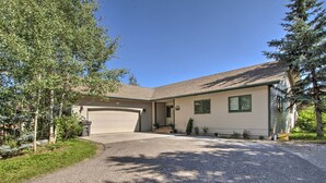 A single-story house with a garage, a front porch, and a driveway. - 6 Mi to Big Sky Resort! Group Retreat w/ Mtn Views (Big Sky)