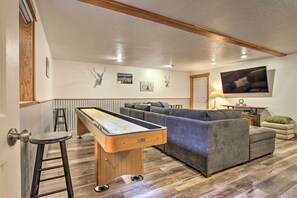 House (5 Bedrooms) | Interior
