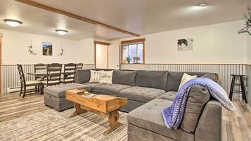 House (5 Bedrooms) | Interior