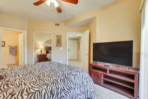 Apartment (3 Bedrooms) | Interior - Bright Phoenix Condo - 3 Mi to State Farm Stadium! (Phoenix)