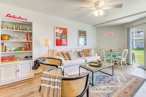 Interior - Sea La Vie Condo: Pensacola Beach Access! (Pensacola Beach)