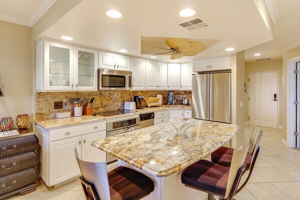 Apartment (2 Bedrooms) | Interior - Walk to Beach: Top-floor Condo in Lake Havasu City (Lake Havasu City)