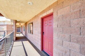 Apartment (2 Bedrooms) | Interior - Walk to Beach: Top-floor Condo in Lake Havasu City (Lake Havasu City)