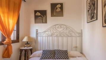 2 chambres, fer et planche Ă  repasser, accĂšs Internet, draps fournis