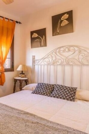 2 bedrooms, iron/ironing board, Internet, bed sheets - Spectacular Penthouse in the Mosque (Cordoba)
